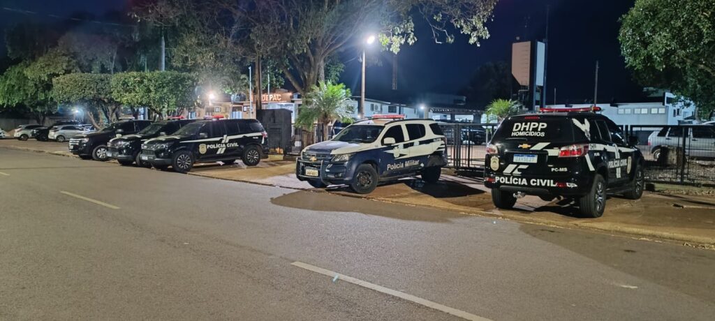Cinco Pessoas são presas em flagrante e drogas e armas de fogo são apreendidas durante operação em Três Lagoas