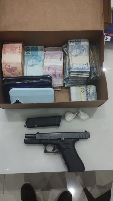 Durante Operação Cerco Integrado em Três Lagoas, cinco pessoas são presas, drogas e armas de fogo são apreendidas Durante Operação Cerco Integrado em Três Lagoas, cinco pessoas são presas, drogas e armas de fogo são apreendidas