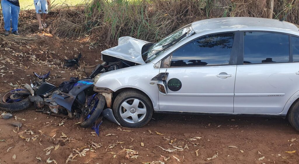 Colisão entre moto e carro deixa mulher em estado grave na MS-112, em Inocência