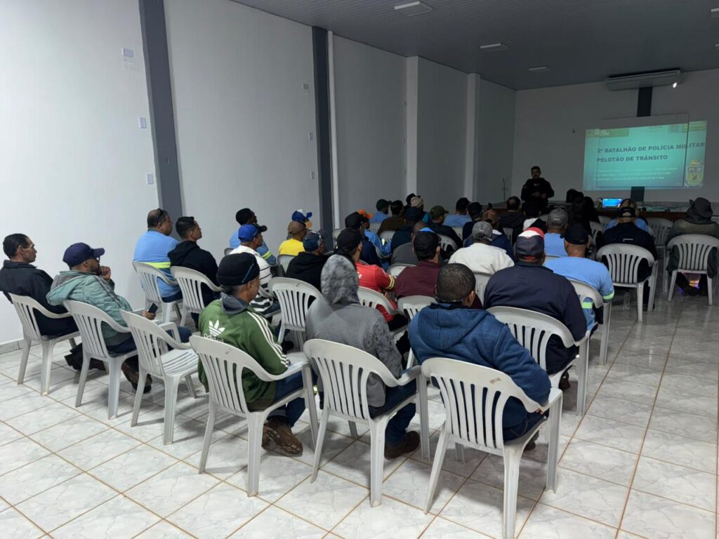 Maio Amarelo: Polícia Militar leva conscientização sobre trânsito seguro a trabalhadores em Três Lagoas Maio Amarelo: Polícia Militar leva conscientização sobre trânsito seguro a trabalhadores em Três Lagoas