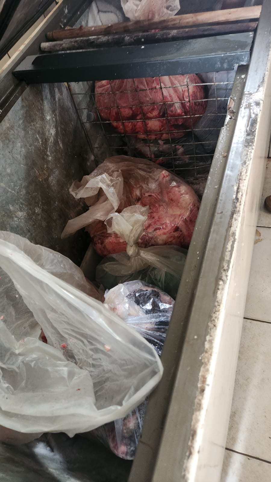 Força-tarefa apreende mais de 600 kg de carnes clandestinas e 154 litros de produtos impróprios para consumo em Paranaíba Força-tarefa apreende mais de 600 kg de carnes clandestinas e 154 litros de produtos impróprios para consumo em Paranaíba