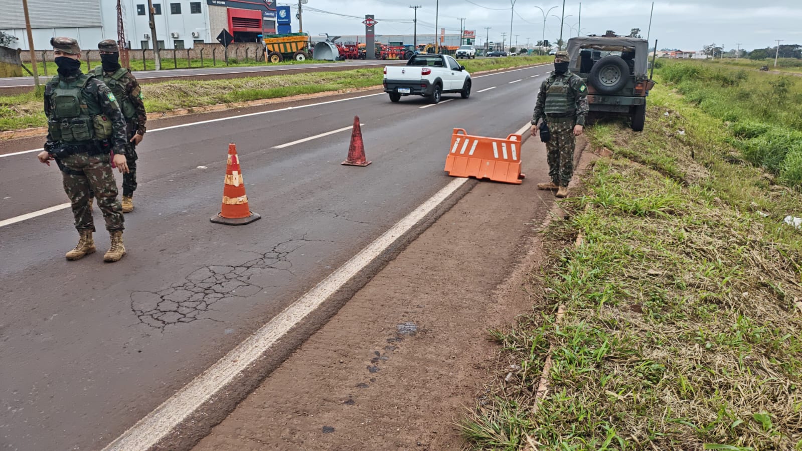 Forças de Segurança e Defesa, integradas no Gabinete de Gestão Integrada de Fronteiras e Divisas GGI-FRON-DIV, deflagram a Operação Integrar – Sul-Fronteira Forças de Segurança e Defesa, integradas no Gabinete de Gestão Integrada de Fronteiras e Divisas GGI-FRON-DIV, deflagram a Operação Integrar – Sul-Fronteira