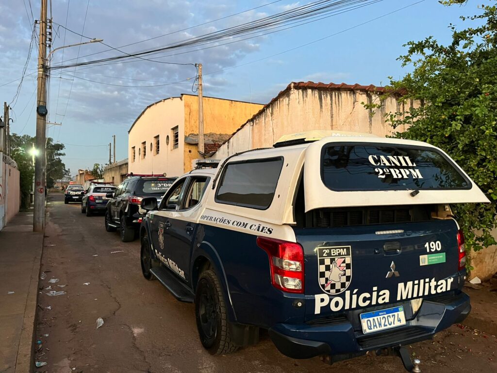 OPERAÇÃO APPROXIMATUS: Megaoperação no Guanabara cumpre mandados e apreende drogas e celulares OPERAÇÃO APPROXIMATUS: Megaoperação no Guanabara cumpre mandados e apreende drogas e celulares
