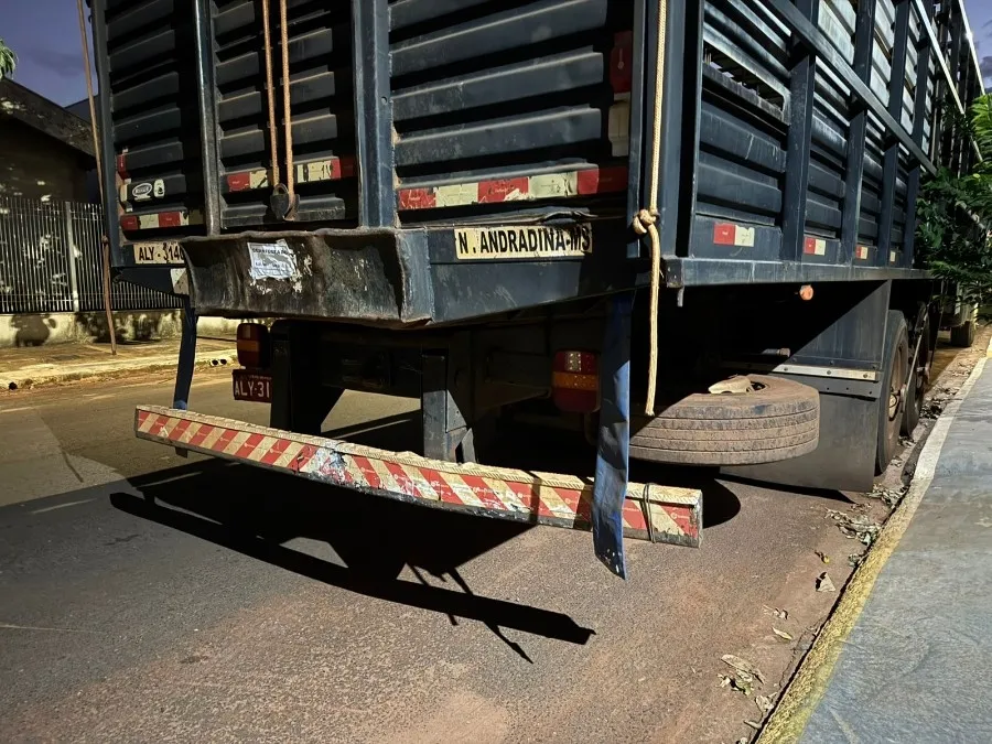 Homem morre após colisão contra caminhão em Nova Andradina