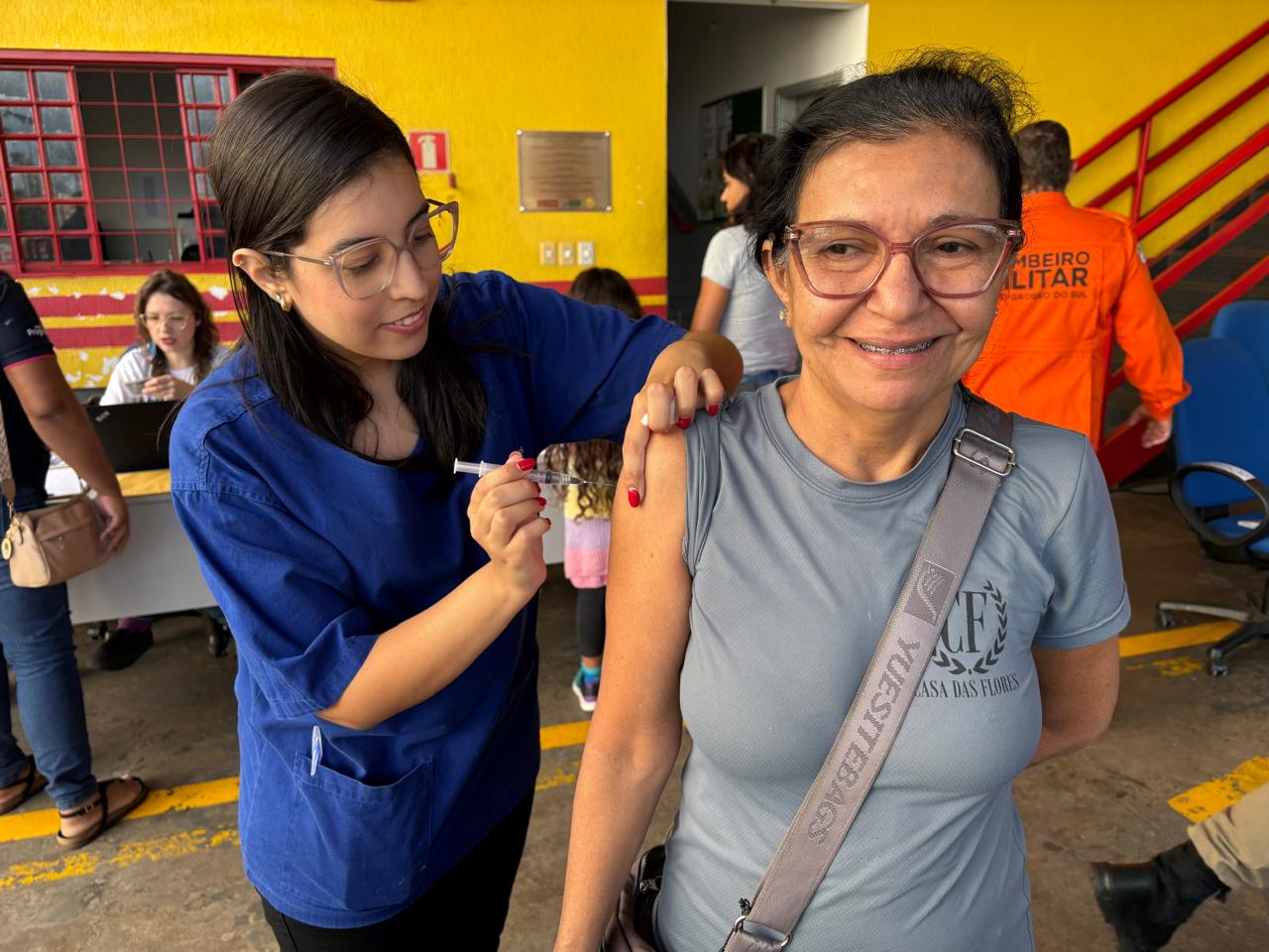 SES aplica 2,4 mil doses no primeiro fim de semana de drive-thru e prorroga vacinação até 24 de maio SES aplica 2,4 mil doses no primeiro fim de semana de drive-thru e prorroga vacinação até 24 de maio
