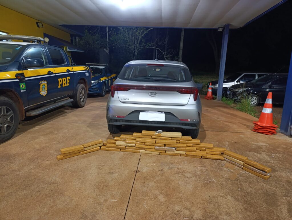 PRF apreende 114 kg de maconha na BR-262 PRF apreende 114 kg de maconha na BR-262