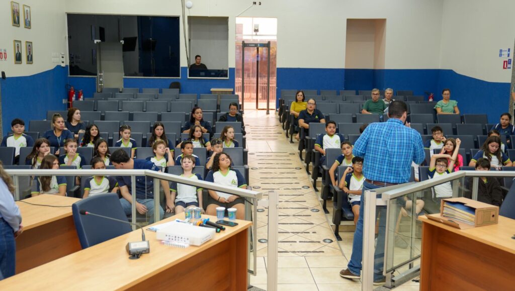 Três turmas da Funlec participam do programa Visita Guiada