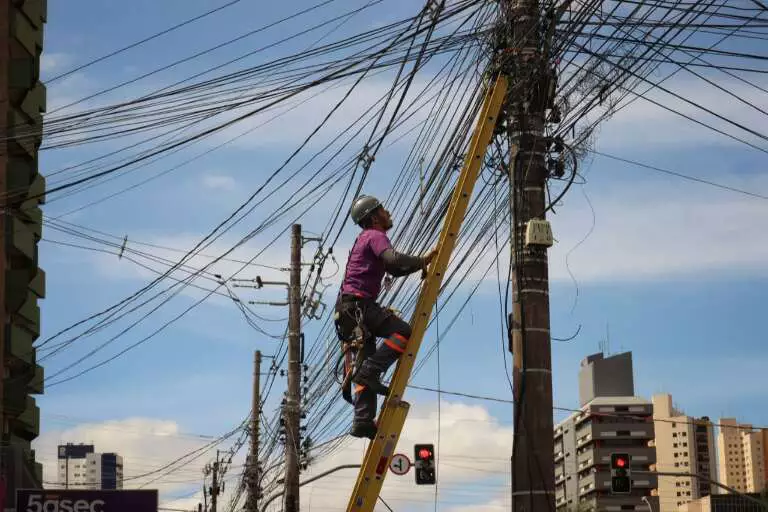 Trabalhadores chegam ao 1º de Maio com renda estagnada e planos adiados