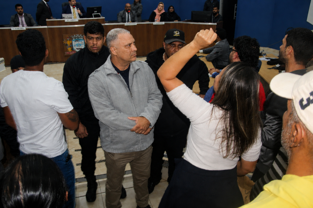 Câmara de Três Lagoas aprova atualização do Plano Diretor em sessão marcada por protestos e tumulto Câmara de Três Lagoas aprova atualização do Plano Diretor em sessão marcada por protestos e tumulto