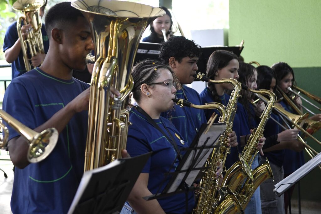 Tecnologia, música e horta transformam aprendizado dos alunos nas escolas da rede estadual de MS Tecnologia, música e horta transformam aprendizado dos alunos nas escolas da rede estadual de MS