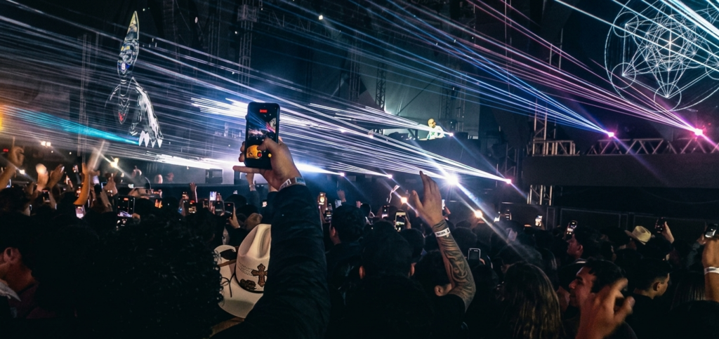Expotrês supera o mau tempo e transforma lazer em negócios com média de 15 mil visitantes por dia Expotrês supera o mau tempo e transforma lazer em negócios com média de 15 mil visitantes por dia