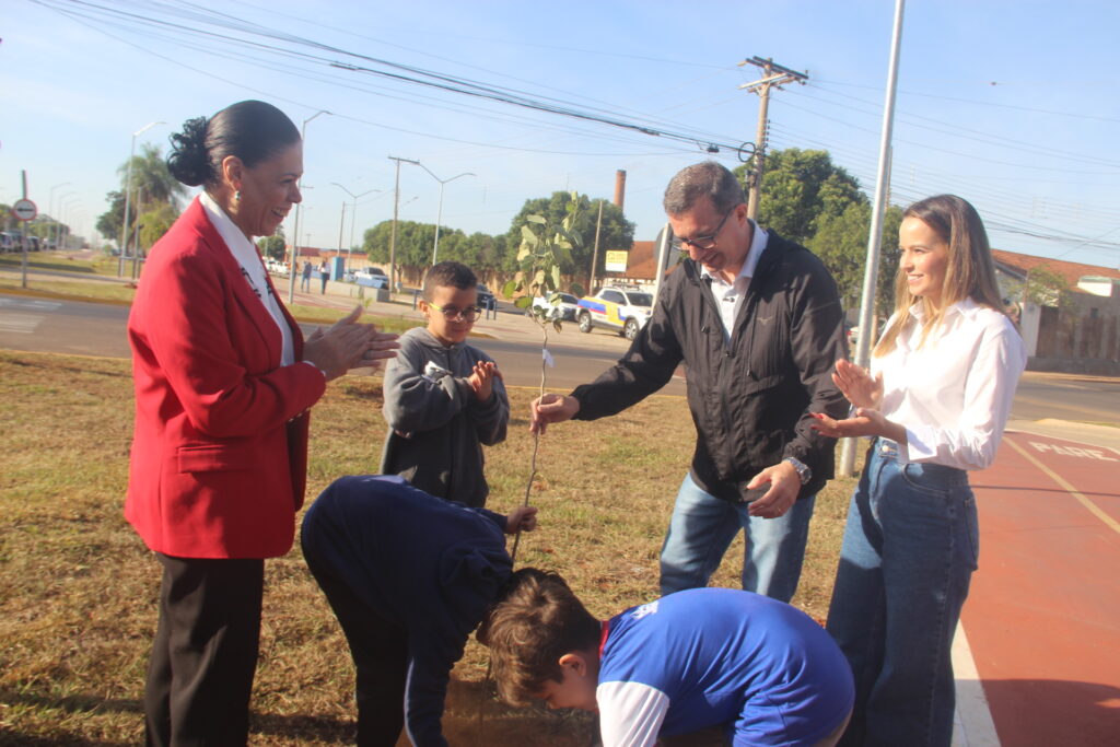 Três Lagoas abre comemorações dos 111 anos com homenagens e entregas