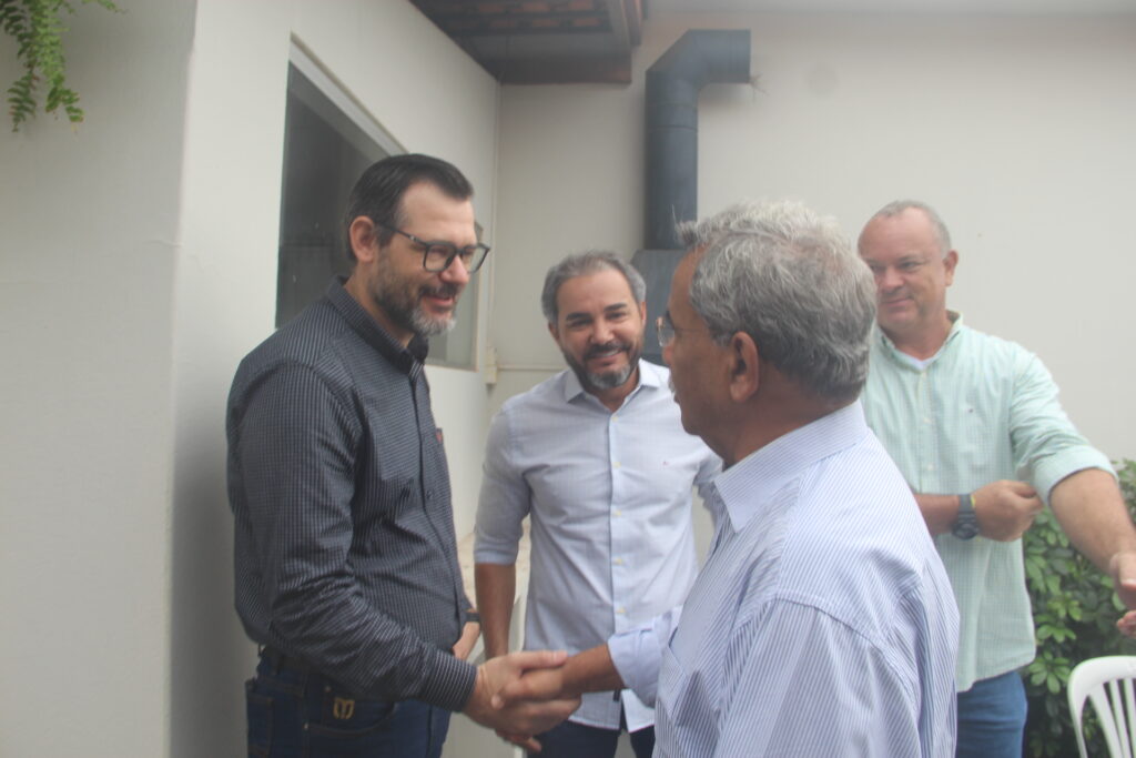 Com comitiva de peso, governador Eduardo Riedel cumpre agenda oficial em Três Lagoas