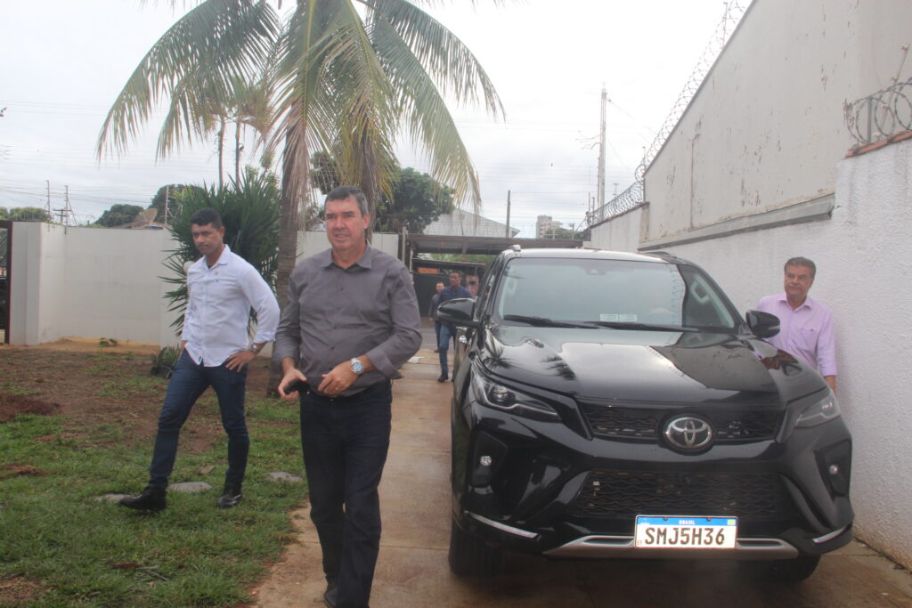 Com comitiva de peso, governador Eduardo Riedel cumpre agenda oficial em Três Lagoas