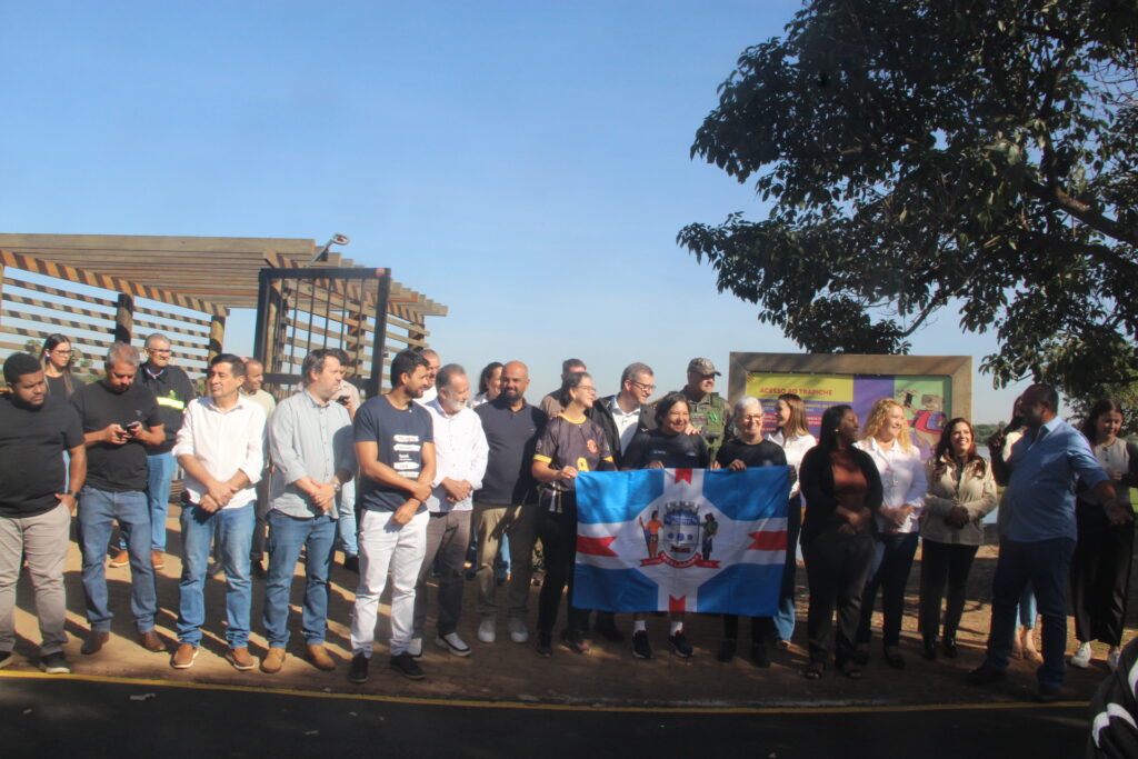 Três Lagoas abre comemorações dos 111 anos com homenagens e entregas