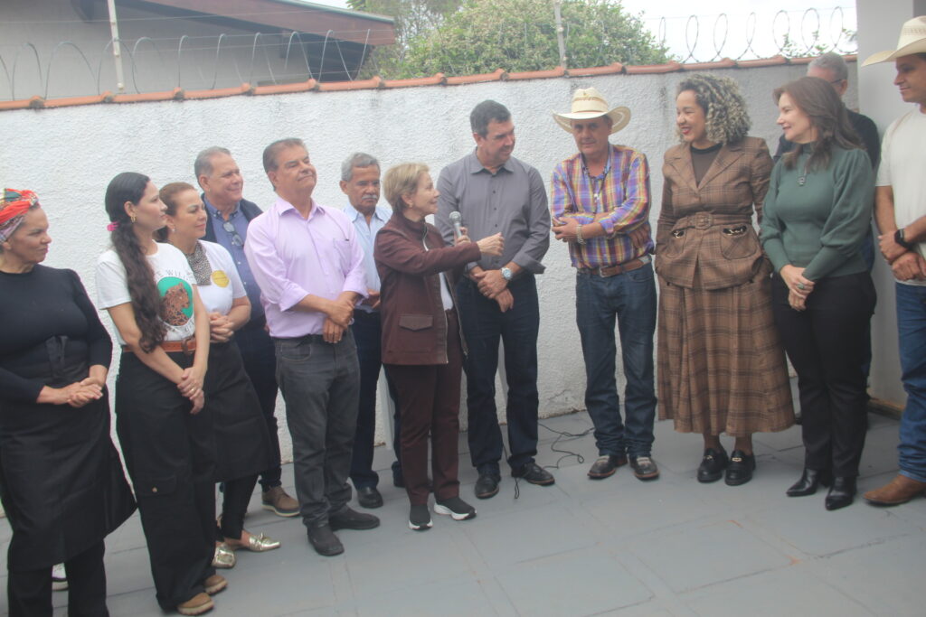 Com comitiva de peso, governador Eduardo Riedel cumpre agenda oficial em Três Lagoas