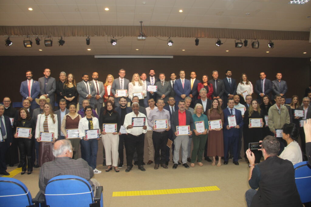 Três Lagoas celebra 111 anos homenageando personalidades que ajudam a construir a história do município Três Lagoas celebra 111 anos homenageando personalidades que ajudam a construir a história do município