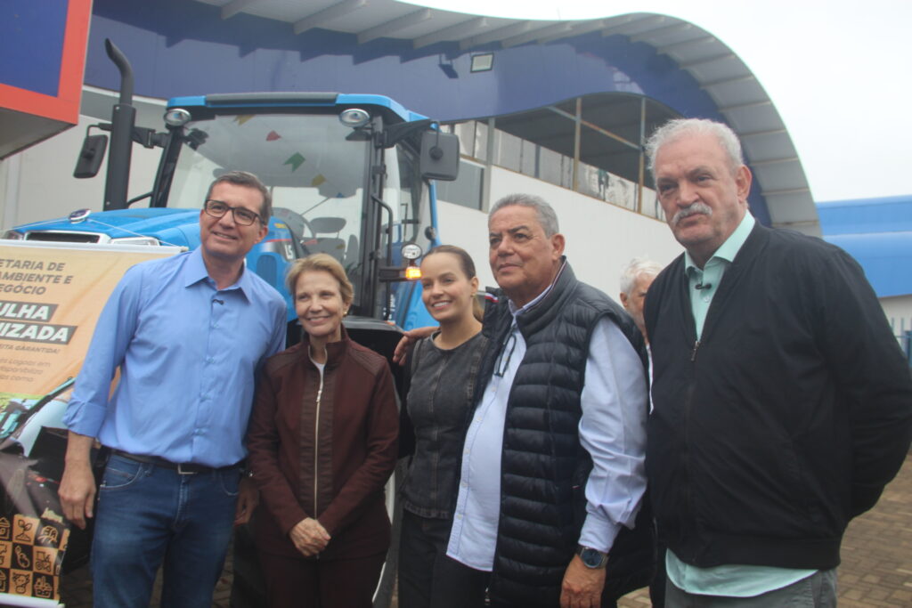 Com forte articulação política, governador e prefeito anunciam 'pacotão de obras' na Feira Central de Três Lagoas Com forte articulação política, governador e prefeito anunciam 'pacotão de obras' na Feira Central de Três Lagoas