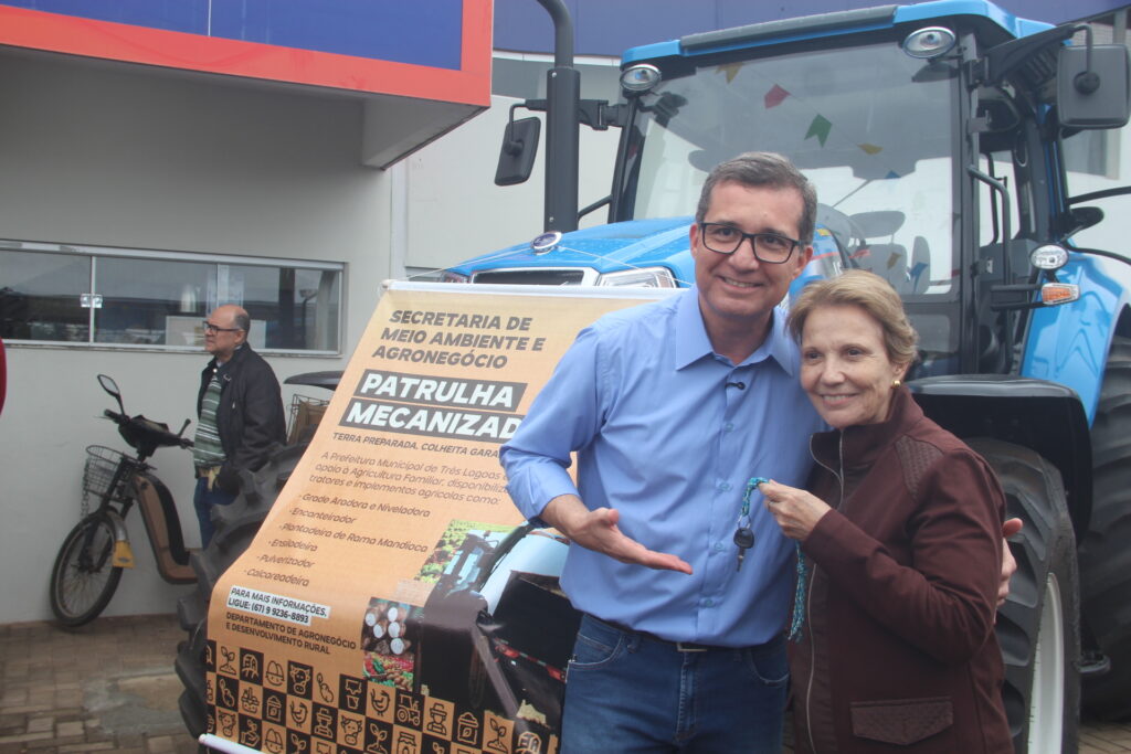 Com forte articulação política, governador e prefeito anunciam 'pacotão de obras' na Feira Central de Três Lagoas Com forte articulação política, governador e prefeito anunciam 'pacotão de obras' na Feira Central de Três Lagoas