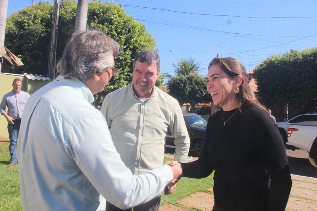 Governador visita ex-prefeito e reúne lideranças em Brasilândia