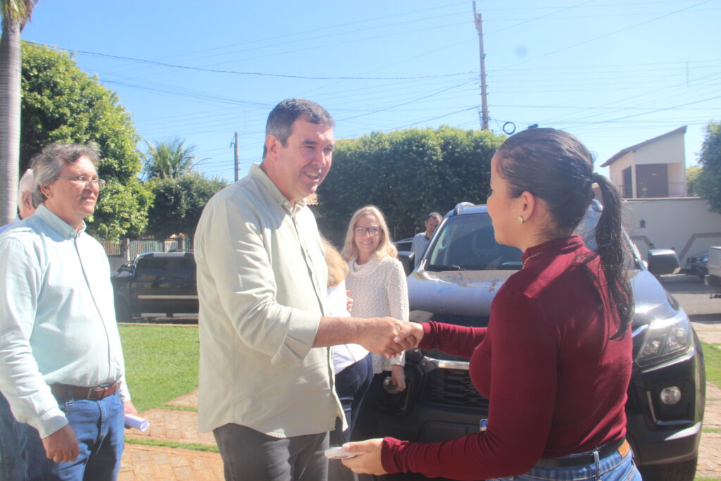 Governador visita ex-prefeito e reúne lideranças em Brasilândia