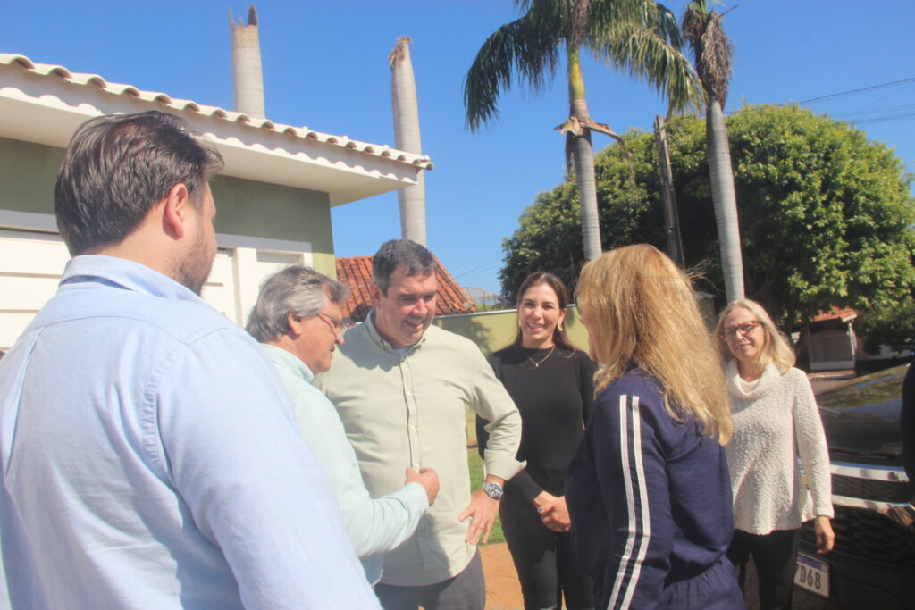 Governador visita ex-prefeito e reúne lideranças em Brasilândia