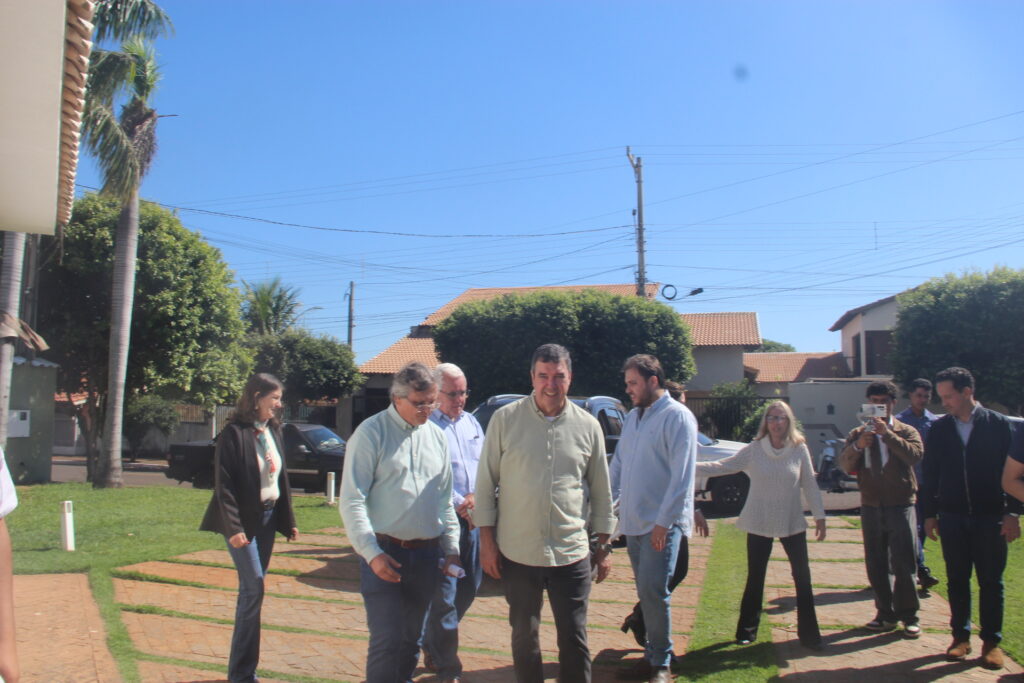 Governador visita ex-prefeito e reúne lideranças em Brasilândia