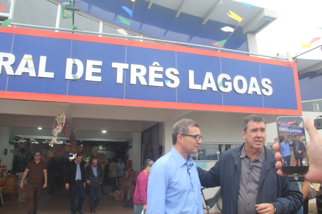 Com forte articulação política, governador e prefeito anunciam 'pacotão de obras' na Feira Central de Três Lagoas Com forte articulação política, governador e prefeito anunciam 'pacotão de obras' na Feira Central de Três Lagoas