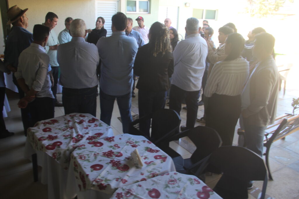 Governador visita ex-prefeito e reúne lideranças em Brasilândia