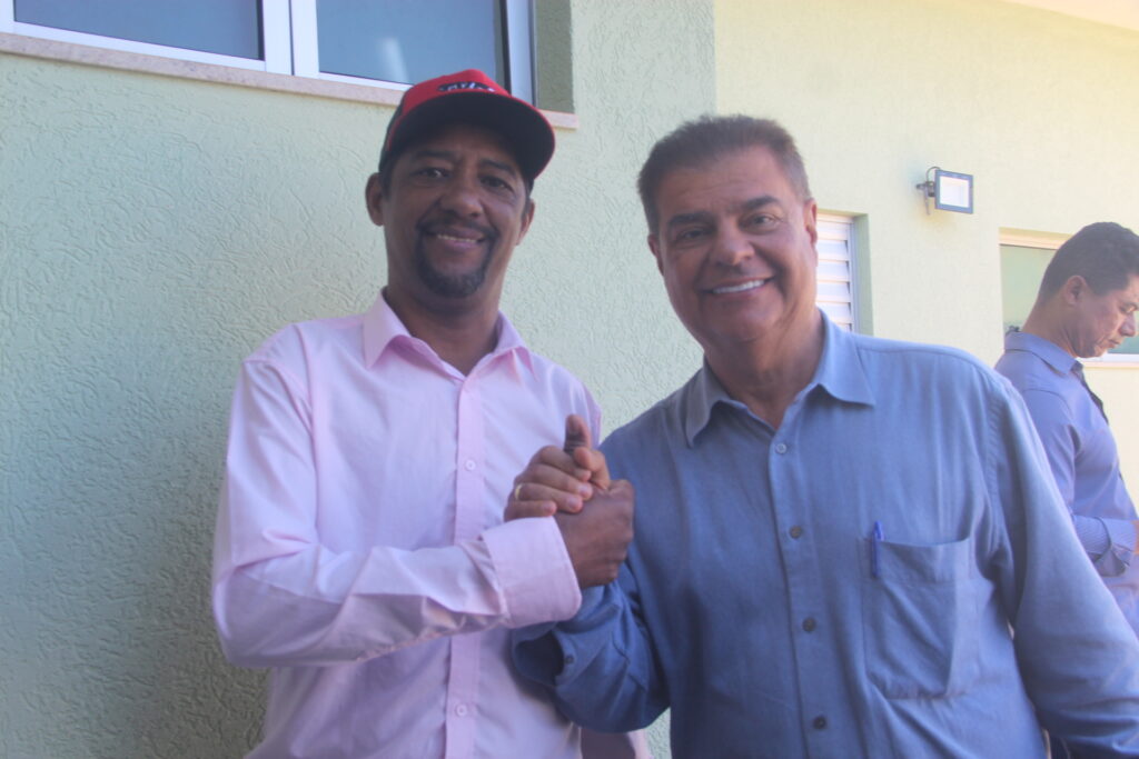 Governador visita ex-prefeito e reúne lideranças em Brasilândia