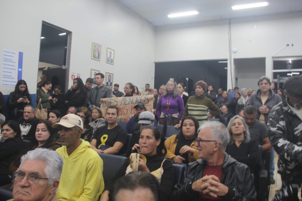 Câmara de Três Lagoas aprova atualização do Plano Diretor em sessão marcada por protestos e tumulto Câmara de Três Lagoas aprova atualização do Plano Diretor em sessão marcada por protestos e tumulto