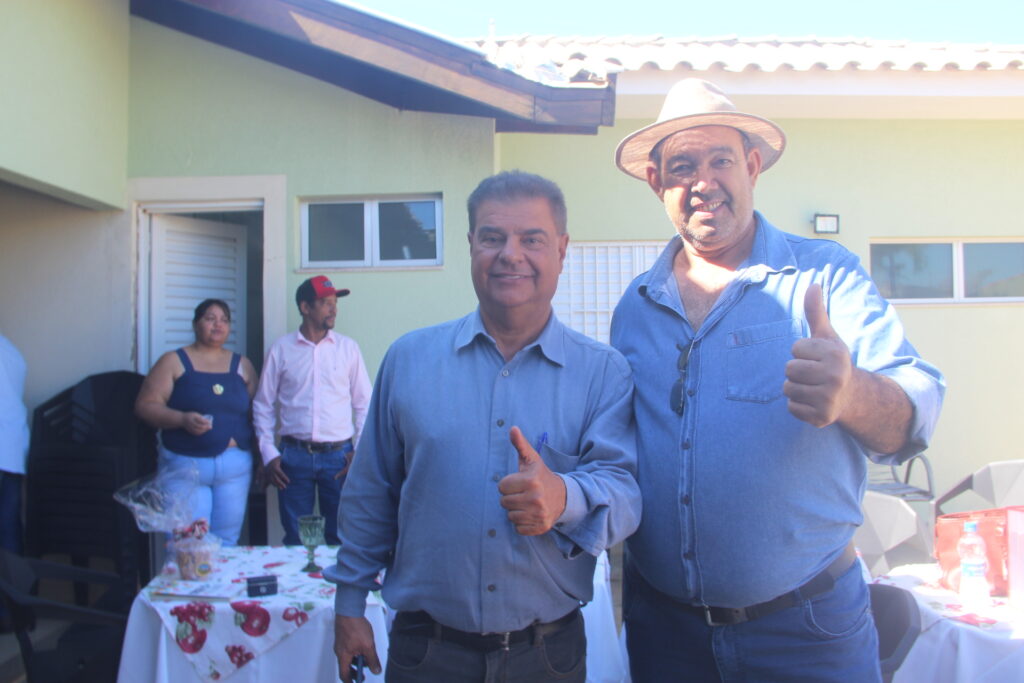 Governador visita ex-prefeito e reúne lideranças em Brasilândia