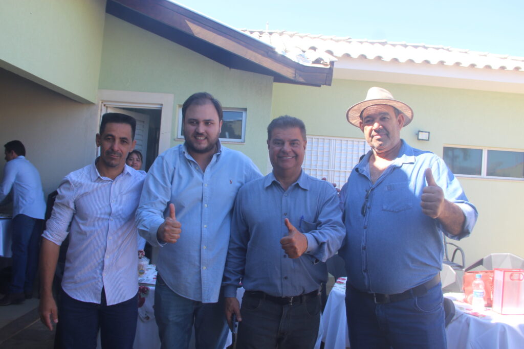 Governador visita ex-prefeito e reúne lideranças em Brasilândia