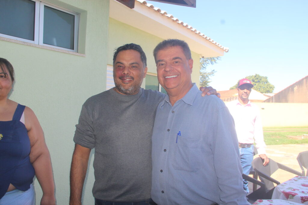 Governador visita ex-prefeito e reúne lideranças em Brasilândia