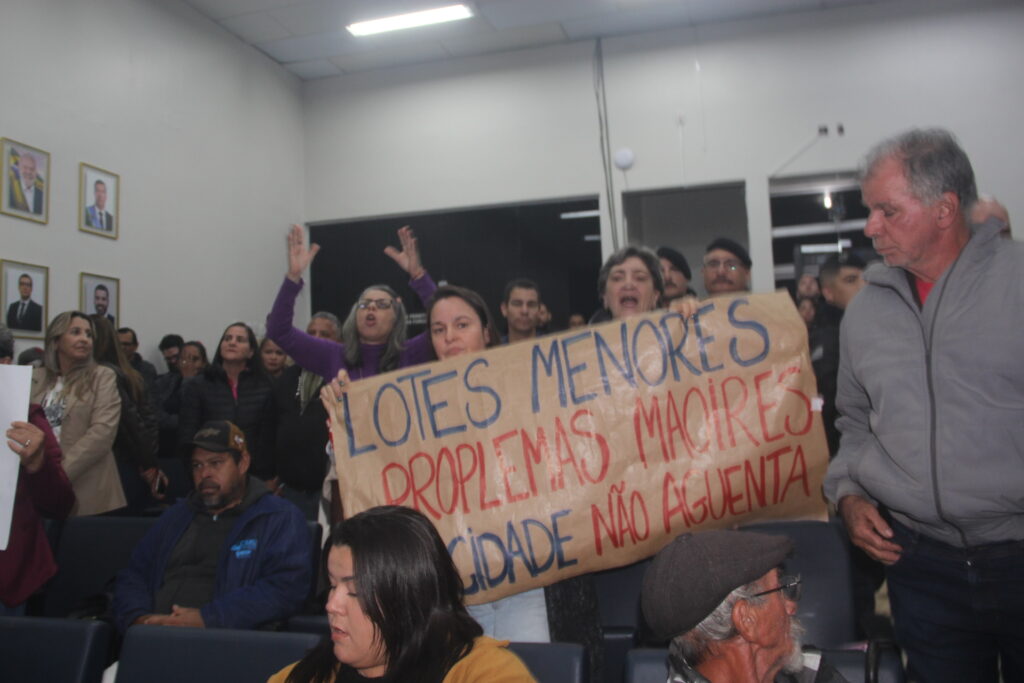 Câmara de Três Lagoas aprova atualização do Plano Diretor em sessão marcada por protestos e tumulto Câmara de Três Lagoas aprova atualização do Plano Diretor em sessão marcada por protestos e tumulto