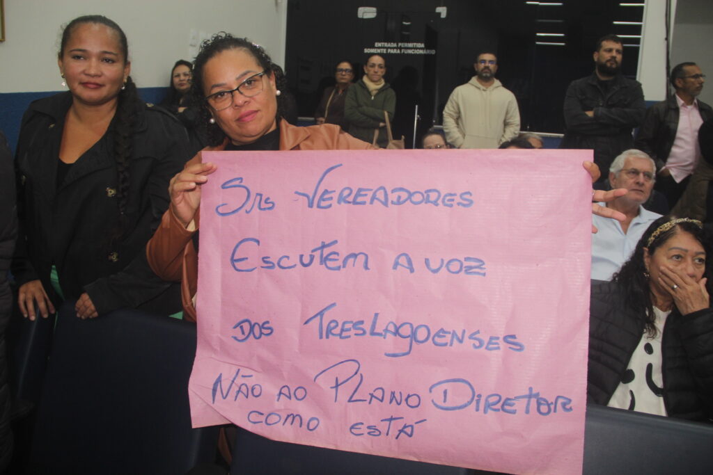 Câmara de Três Lagoas aprova atualização do Plano Diretor em sessão marcada por protestos e tumulto Câmara de Três Lagoas aprova atualização do Plano Diretor em sessão marcada por protestos e tumulto