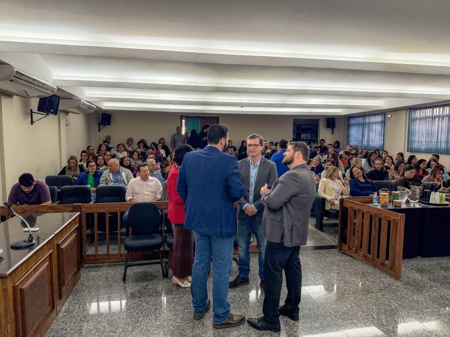 Projeto “Escutas na Cabana” fortalece rede de proteção à infância com capacitação em Três Lagoas Projeto “Escutas na Cabana” fortalece rede de proteção à infância com capacitação em Três Lagoas