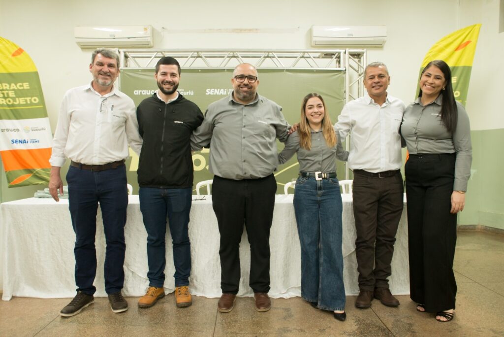 Primeira turma do "Programa Abrace Este Projeto" recebe certificado em Paranaíba Primeira turma do "Programa Abrace Este Projeto" recebe certificado em Paranaíba