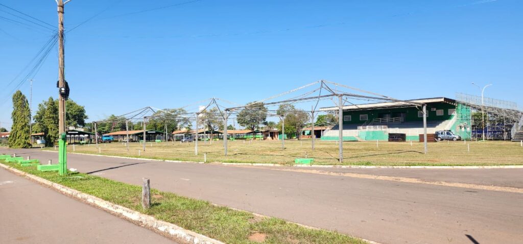 Contagem regressiva começou: estrutura da 48ª Expotrês já transforma Três Lagoas em cenário de festa e grandes shows