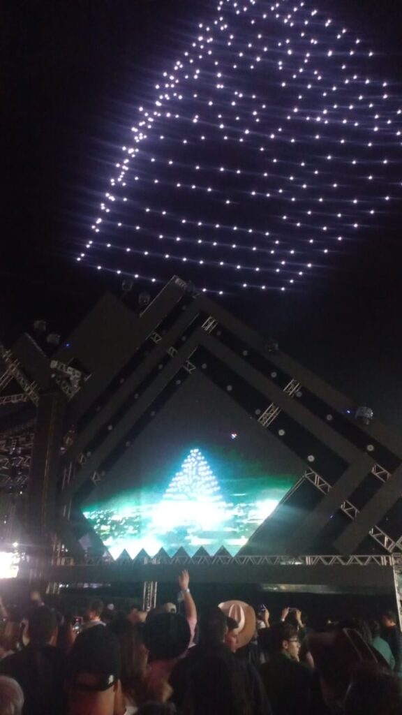 Expotrês supera o mau tempo e transforma lazer em negócios com média de 15 mil visitantes por dia Expotrês supera o mau tempo e transforma lazer em negócios com média de 15 mil visitantes por dia
