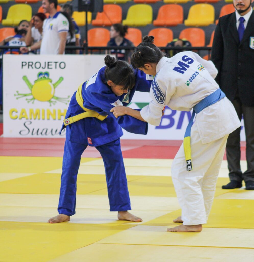Judoca autista de Três Lagoas garante vaga no Brasileiro e leva exemplo de inclusão para o tatame nacional Judoca autista de Três Lagoas garante vaga no Brasileiro e leva exemplo de inclusão para o tatame nacional