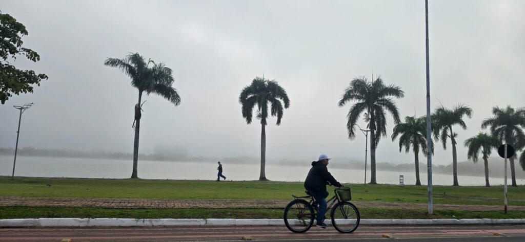 Neblina intensa e frio de 13°C acendem alerta para população vulnerável em Três Lagoas Neblina intensa e frio de 13°C acendem alerta para população vulnerável em Três Lagoas