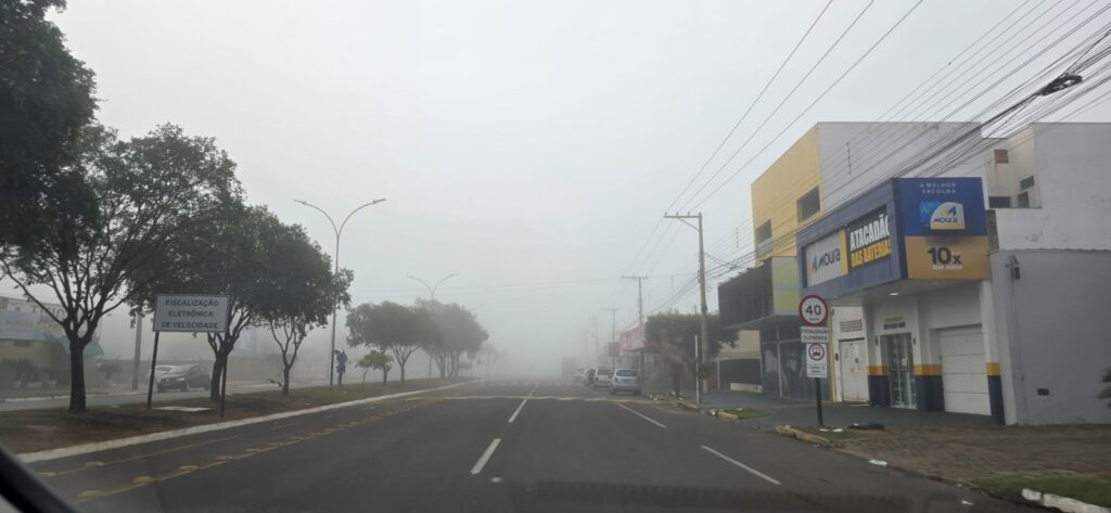Neblina intensa e frio de 13°C acendem alerta para população vulnerável em Três Lagoas Neblina intensa e frio de 13°C acendem alerta para população vulnerável em Três Lagoas