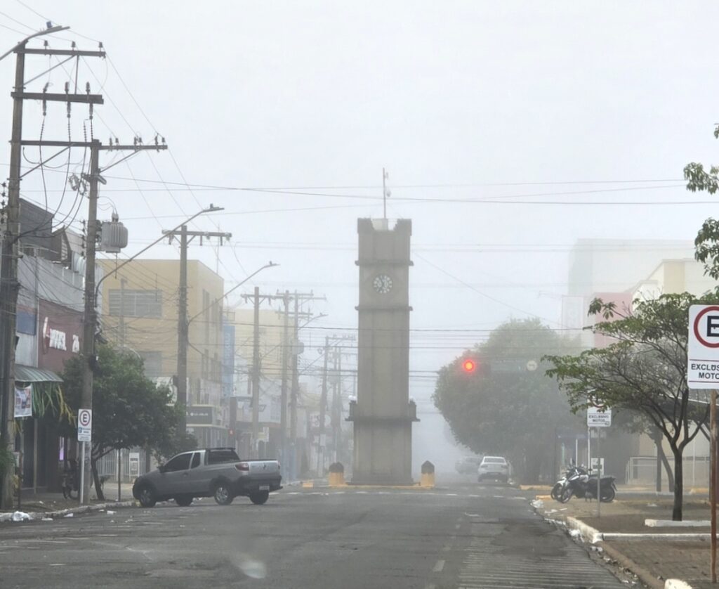 Neblina intensa e frio de 13°C acendem alerta para população vulnerável em Três Lagoas Neblina intensa e frio de 13°C acendem alerta para população vulnerável em Três Lagoas