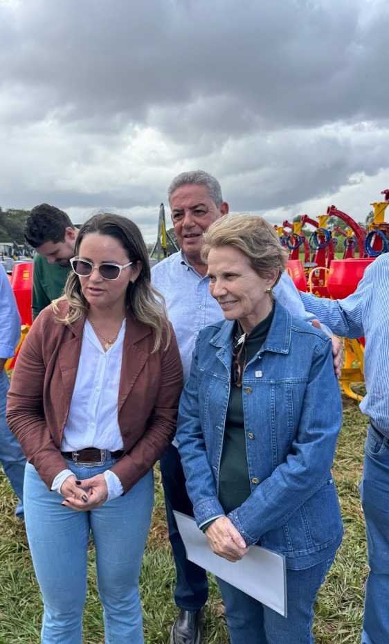 Marco Santullo acompanha senadora Tereza Cristina em entrega de maquinários para a agricultura em MS Marco Santullo acompanha senadora Tereza Cristina em entrega de maquinários para a agricultura em MS