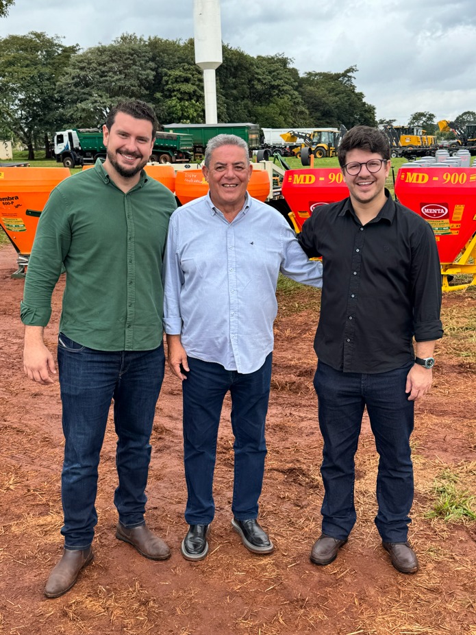 Marco Santullo acompanha senadora Tereza Cristina em entrega de maquinários para a agricultura em MS Marco Santullo acompanha senadora Tereza Cristina em entrega de maquinários para a agricultura em MS