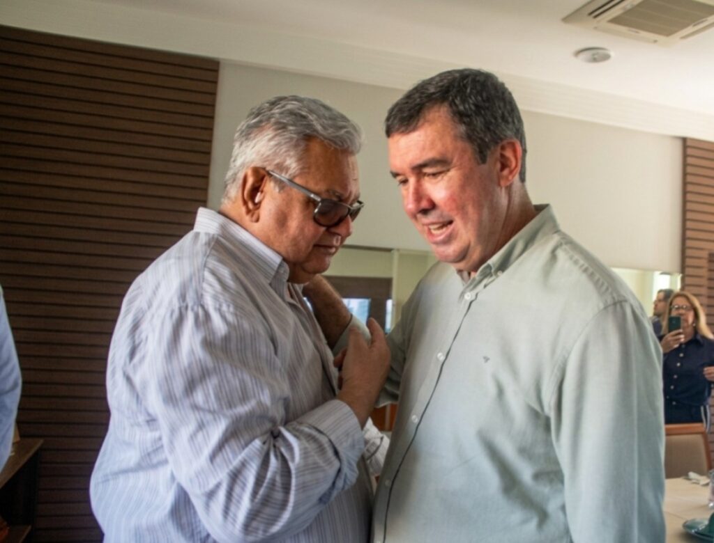 Governador visita ex-prefeito e reúne lideranças em Brasilândia