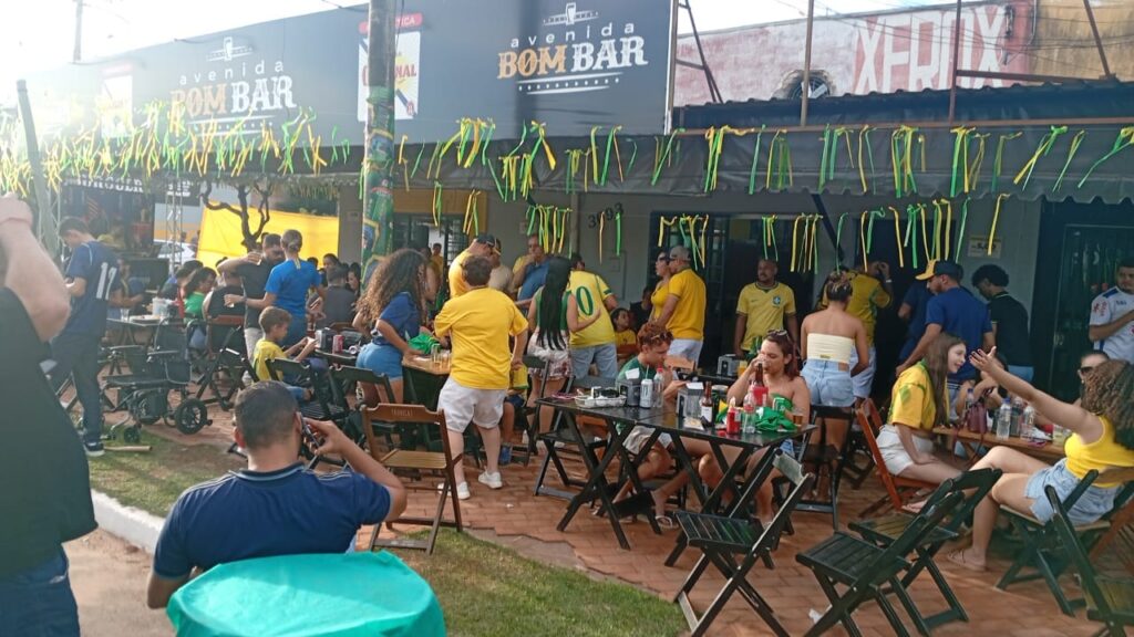 Do sufoco ao êxtase: virada do Brasil leva torcida ao delírio e transforma bares de Três Lagoas em uma grande festa