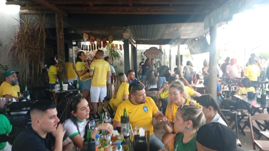 Do sufoco ao êxtase: virada do Brasil leva torcida ao delírio e transforma bares de Três Lagoas em uma grande festa
