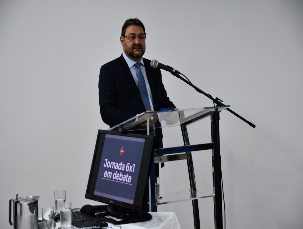 Em debate no TRT-MS, presidente da Fiems alerta para impactos do fim da jornada 6x1 para a economia Em debate no TRT-MS, presidente da Fiems alerta para impactos do fim da jornada 6x1 para a economia